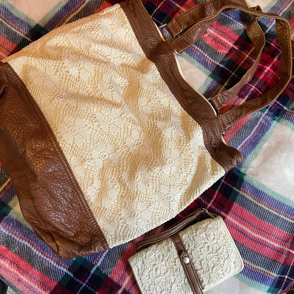 Aeropostale Handbag w/ matching Wallet